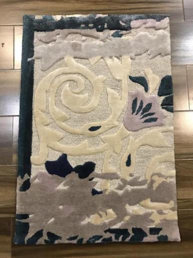 Crescentz carpet