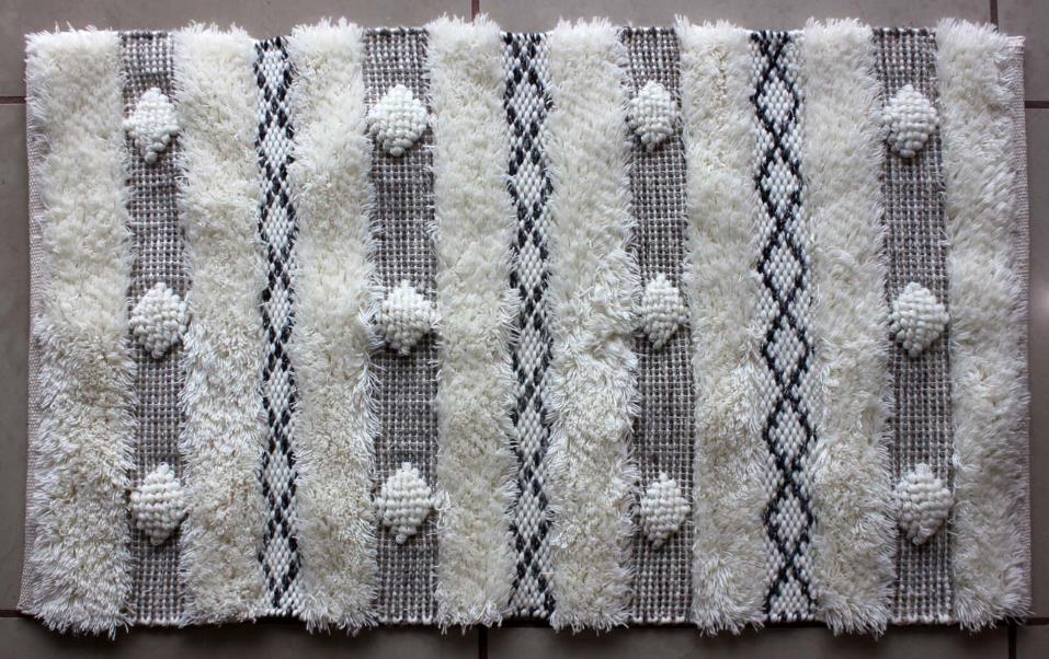 Crescentz carpet