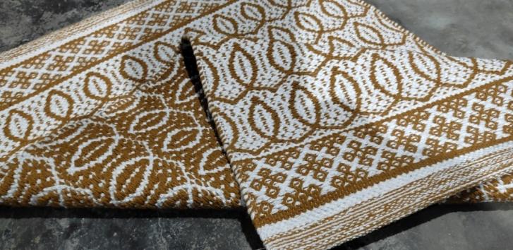 Crescentz carpet
