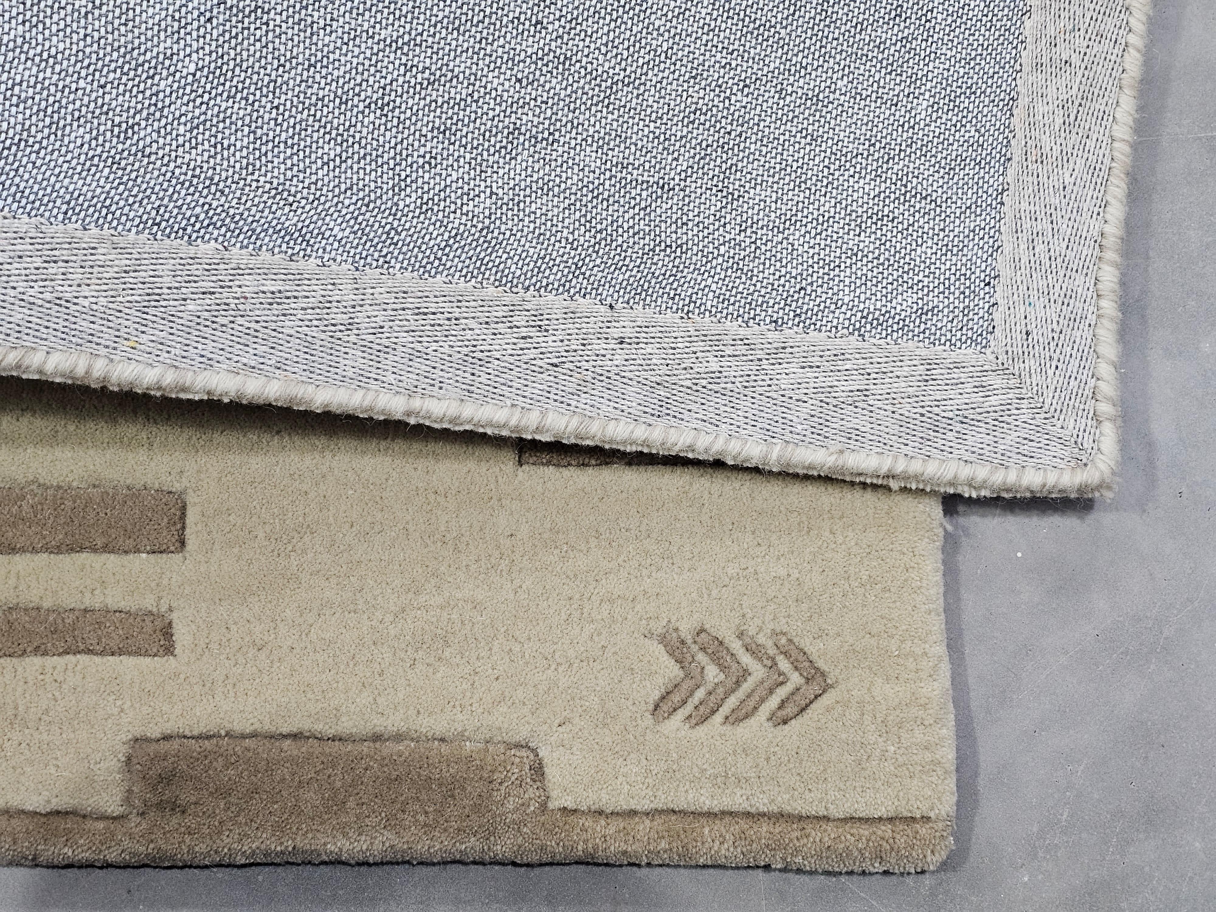 Crescentz carpet