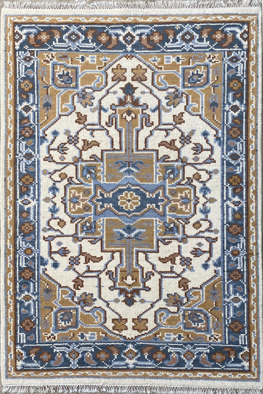 Crescentz carpet