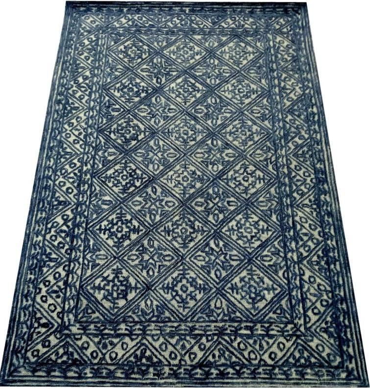 Crescentz carpet